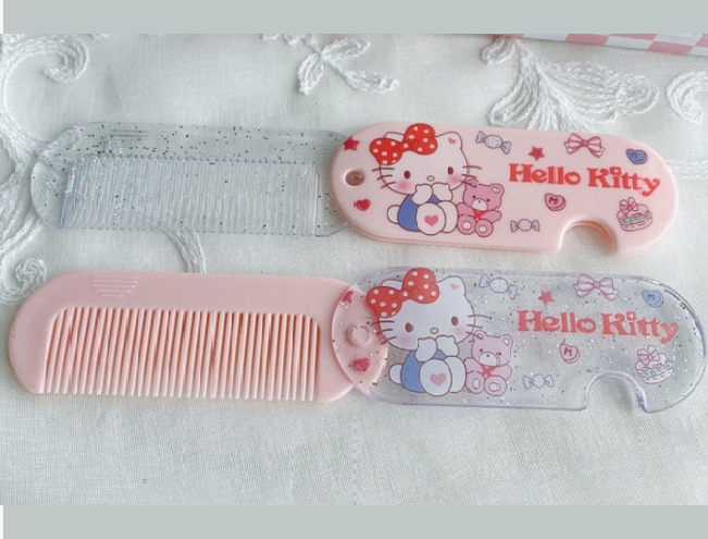 Win 1 of 5 Hello Kitty Combs