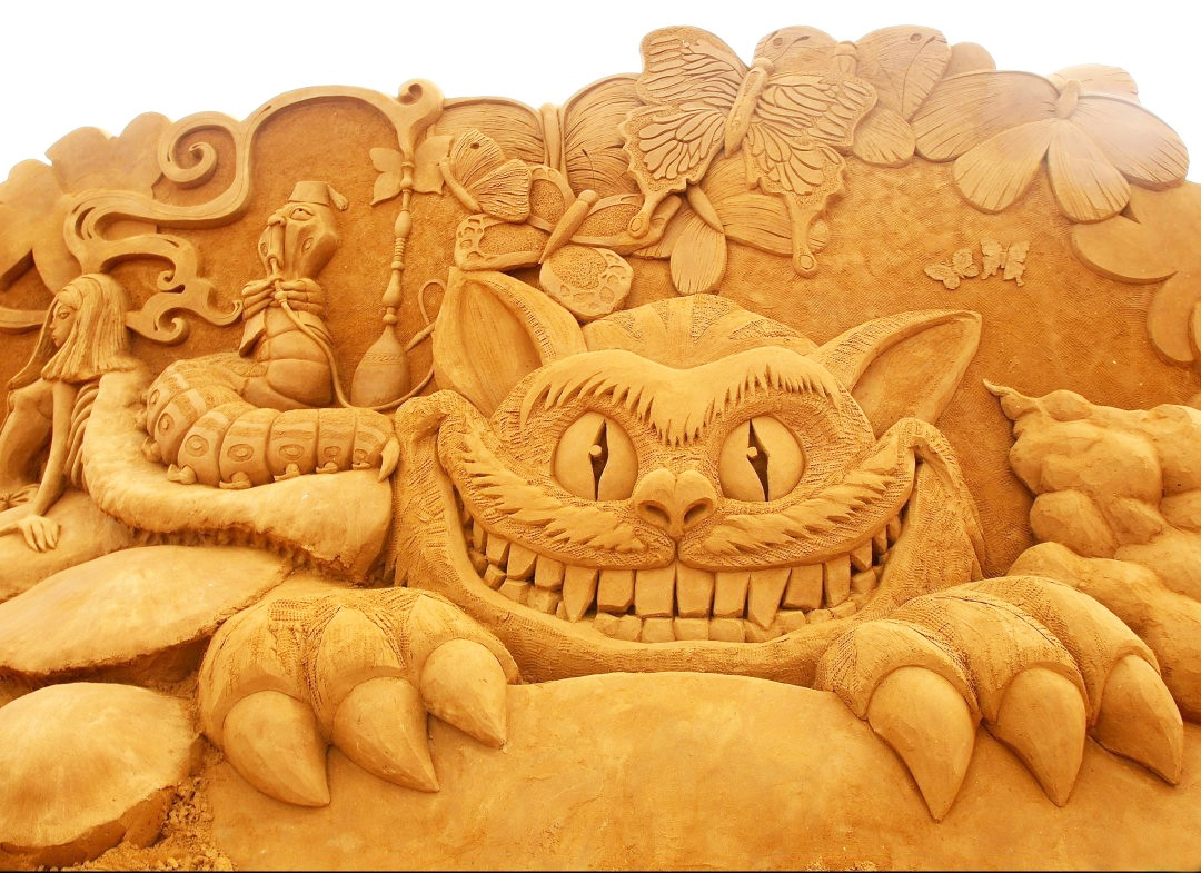 Fantastic Alice In Wonderland Sand Sculpture